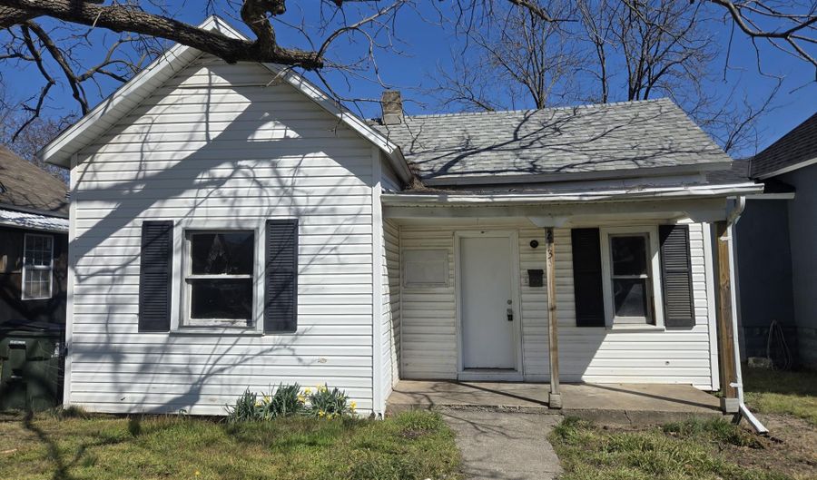 213 W College St, Aurora, MO 65605 - 2 Beds, 1 Bath
