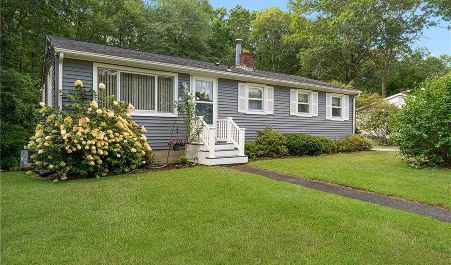 7 S Glen Dr, Coventry, RI 02816 - 3 Beds, 1 Bath