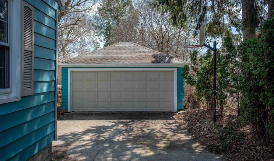 823 W Superior St, Alma, MI 48801 - 3 Beds, 2 Bath