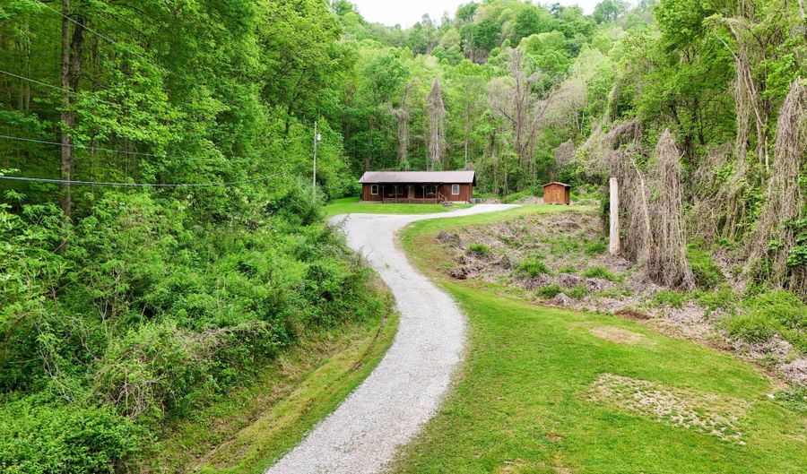 876 KY-3441, Barbourville, KY 40906 - 4 Beds, 2 Bath
