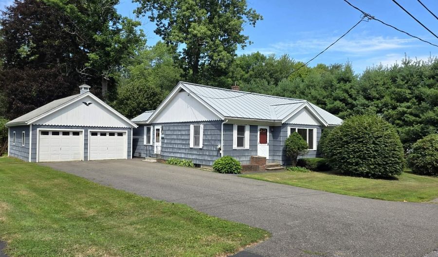 30 Smith St, Augusta, ME 04330 - 3 Beds, 2 Bath
