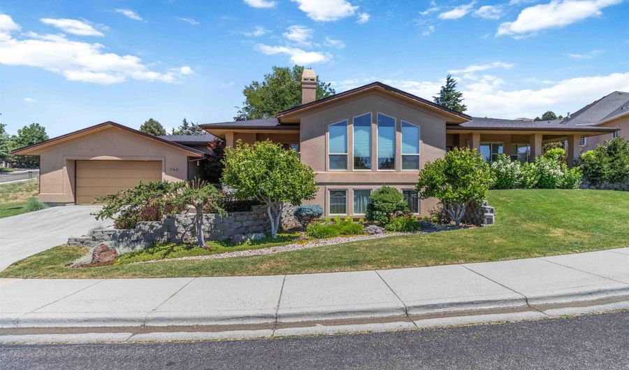740 N Ashtree Way, Boise, ID 83712 - 3 Beds, 3 Bath