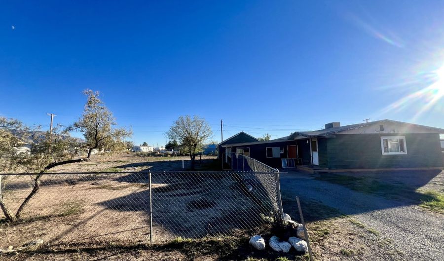 1203 Brooks Ave, Alamogordo, NM 88310 - 3 Beds, 2 Bath