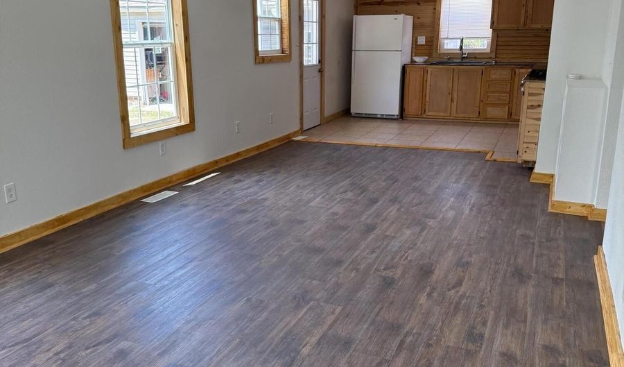 204 E 18th Street St, Baxter Springs, KS 66713 - 3 Beds, 2 Bath