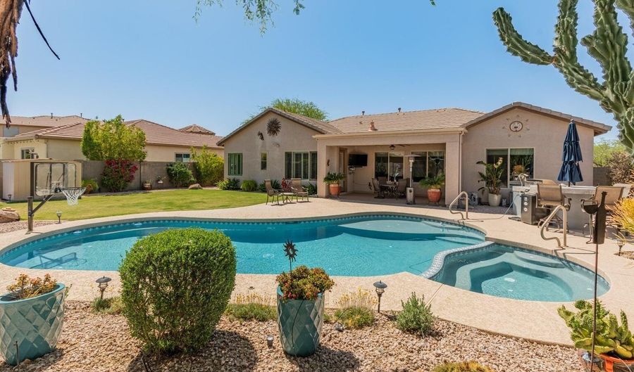 2222 W MORSE Ct, Anthem, AZ 85086 - 3 Beds, 3 Bath