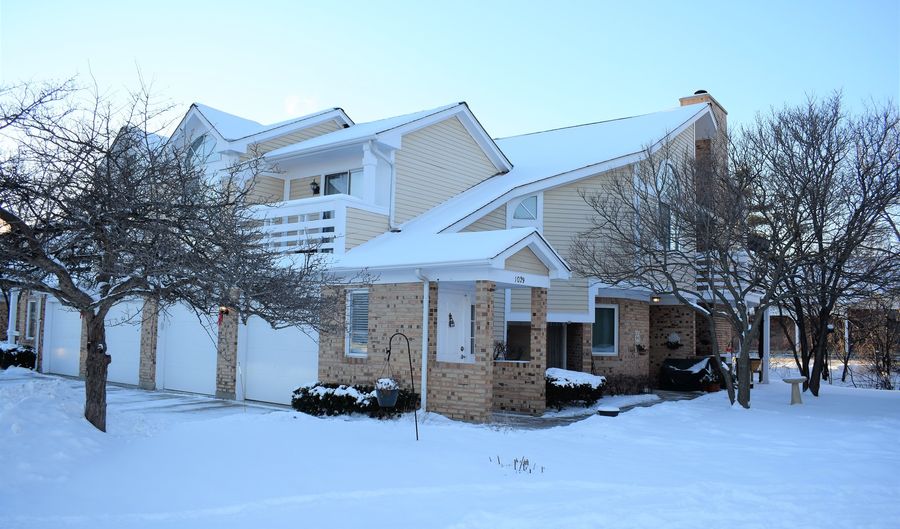 1029 Courtland Dr, Buffalo Grove, IL 60089 - 2 Beds, 2 Bath