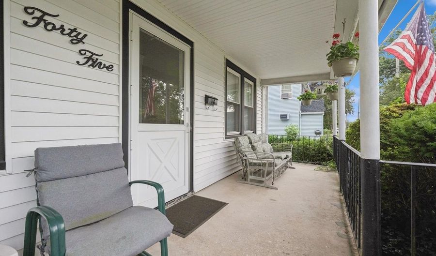 45 Crosby Ave, Albertson, NY 11507 - 4 Beds, 2 Bath