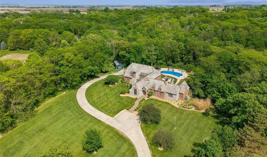 27681 Northwoods Rd, Adel, IA 50003 - 5 Beds, 6 Bath