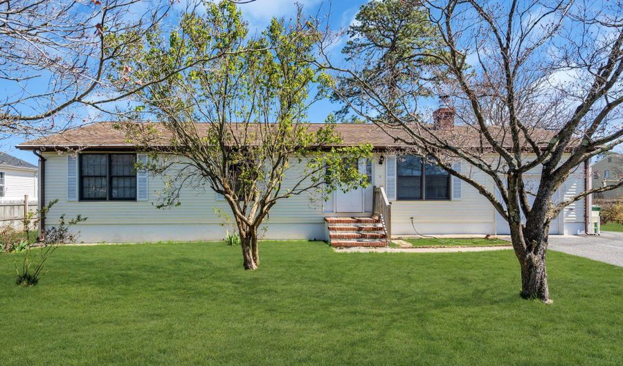 1333 Longboat Ave, Beachwood, NJ 08722 - 3 Beds, 2 Bath