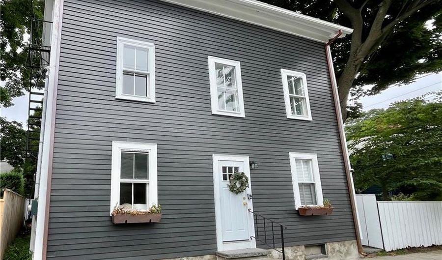 51 Poplar St 1R, Newport, RI 02840 - 0 Beds, 1 Bath