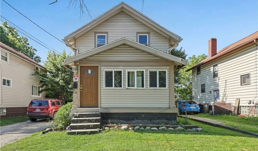 912 Hunt St, Akron, OH 44306 - 2 Beds, 1 Bath