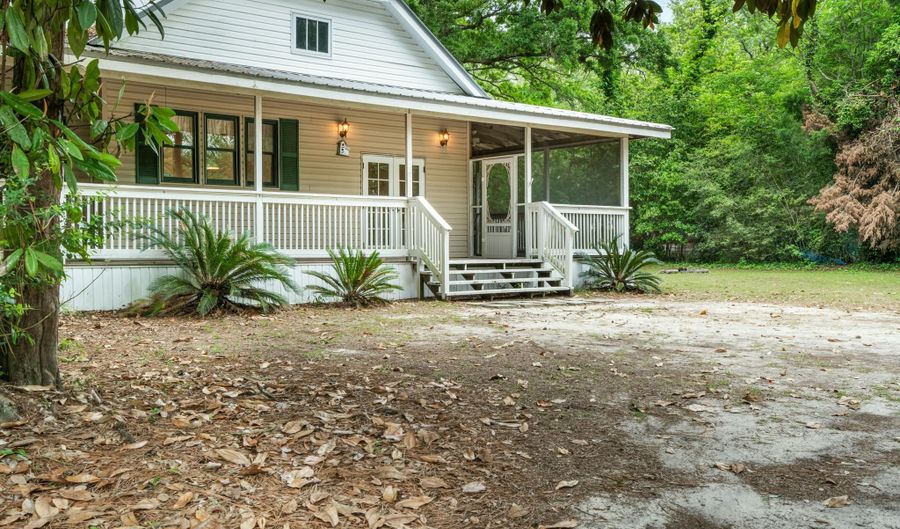 126 Mchenry Rd, Defuniak Springs, FL 32433 - 2 Beds, 2 Bath