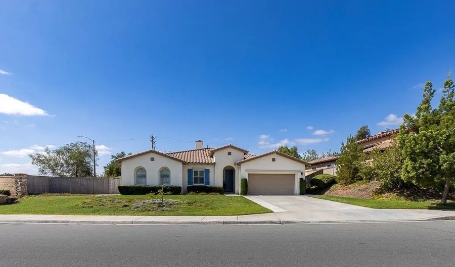 705 Sungold Way, Escondido, CA 92027 - 4 Beds, 3 Bath