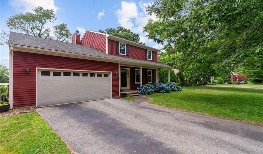 43 Peckham Pl, Bristol, RI 02809 - 4 Beds, 2 Bath