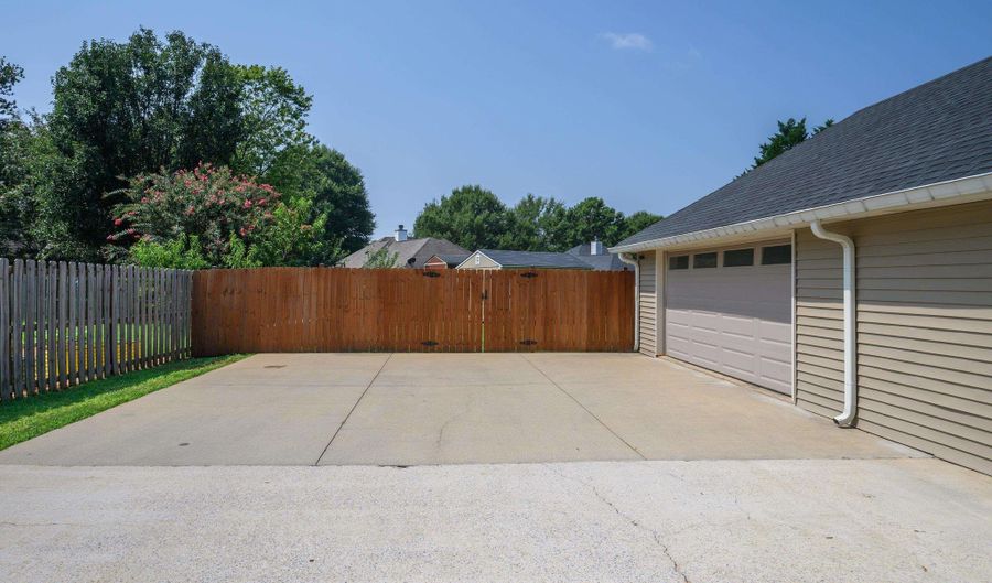 114 HORSESHOE Cir, Alabaster, AL 35007 - 3 Beds, 2 Bath