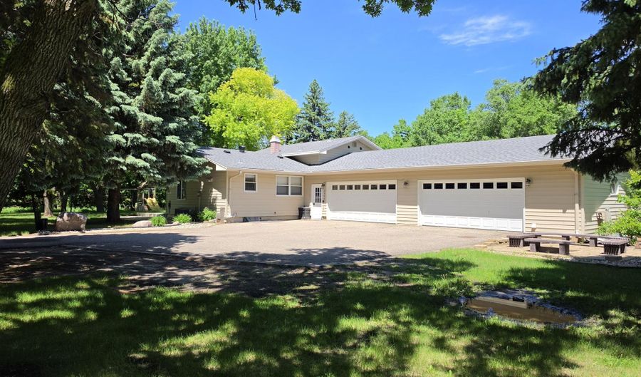 38608 129th St, Aberdeen, SD 57401 - 3 Beds, 2 Bath