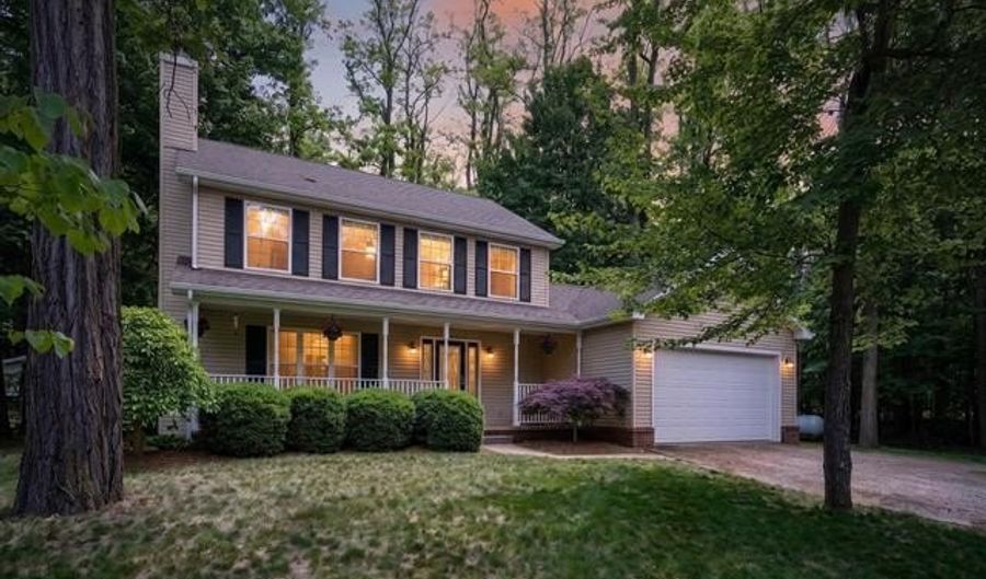 15129 Locust Grove Dr, Argentine, MI 48418 - 4 Beds, 3 Bath