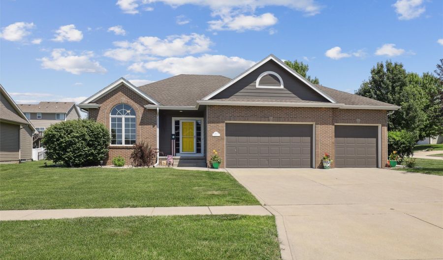 4103 NE Briarwood Dr, Ankeny, IA 50021 - 4 Beds, 3 Bath