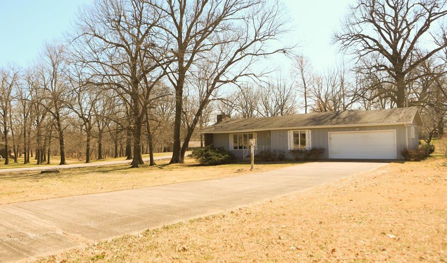 951 E 27th, Baxter Springs, KS 66713 - 3 Beds, 2 Bath