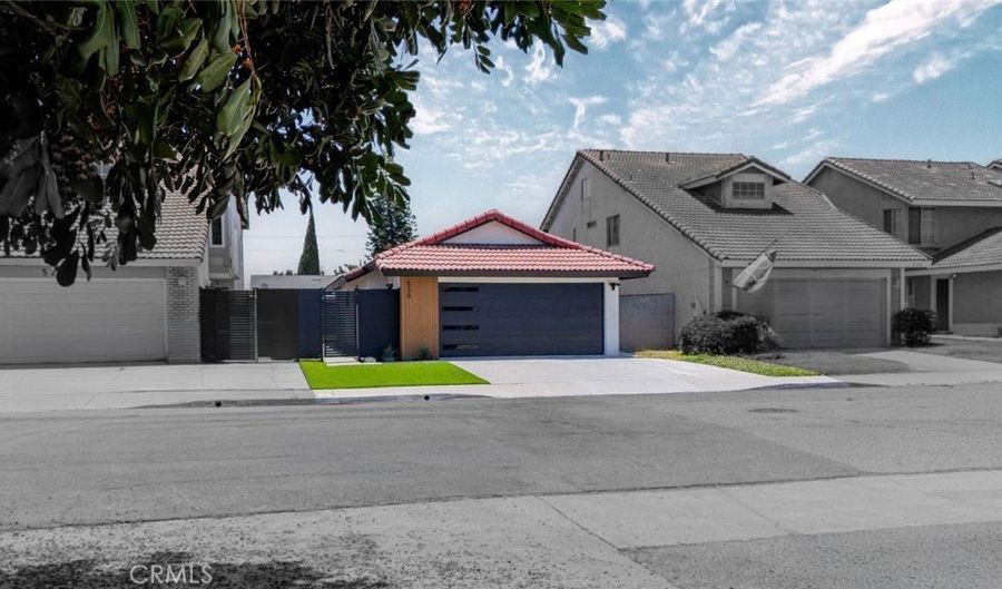 530 W Cypress St, Compton, CA 90220 - 3 Beds, 2 Bath