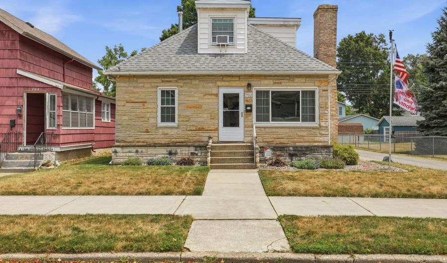 702 N Van Buren St, Auburn, IN 46706 - 3 Beds, 2 Bath