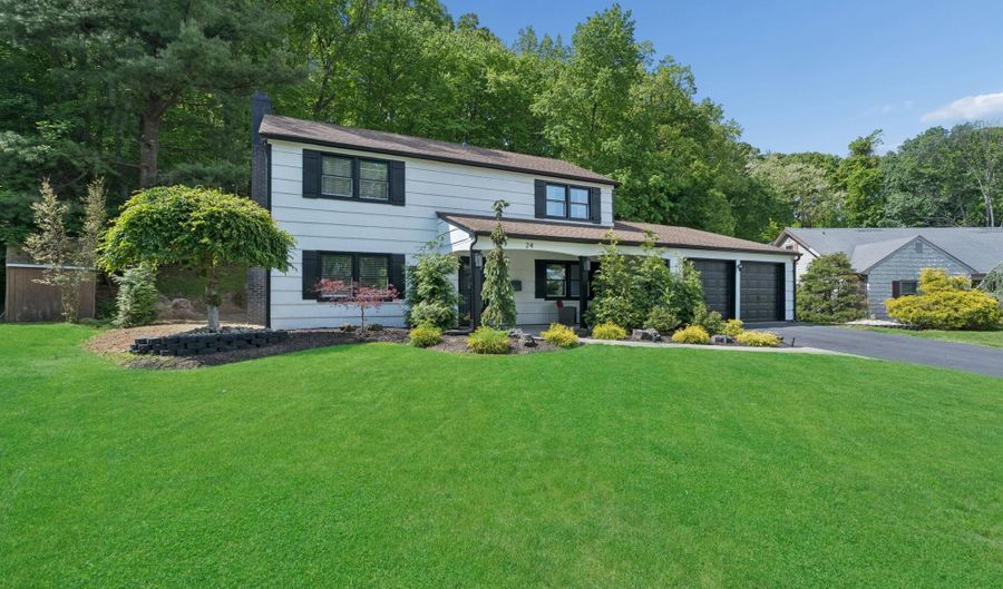 24 Jubilee Cir, Aberdeen, NJ 07747 - 3 Beds, 3 Bath