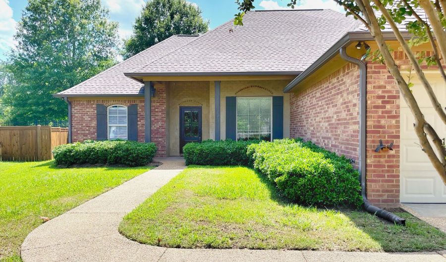 623 Chambord Dr, Brandon, MS 39042 - 3 Beds, 2 Bath