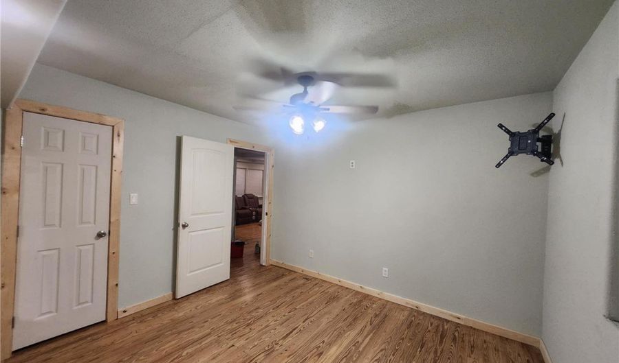 302 King Ave, Agua Dulce, TX 78330 - 3 Beds, 1 Bath