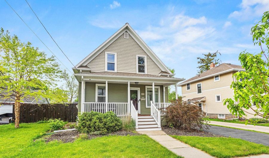 808 E HANCOCK St, Appleton, WI 54911 - 2 Beds, 2 Bath