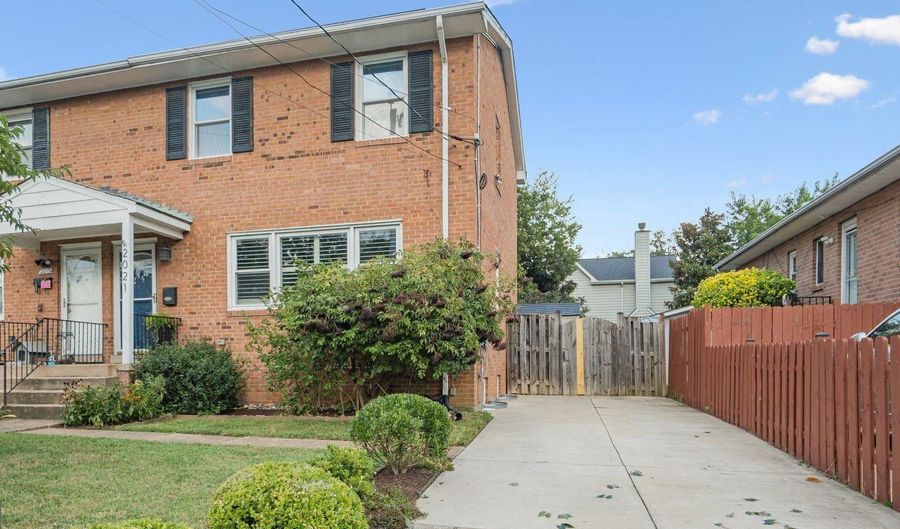 2021 S LANGLEY St, Arlington, VA 22204 - 3 Beds, 2 Bath