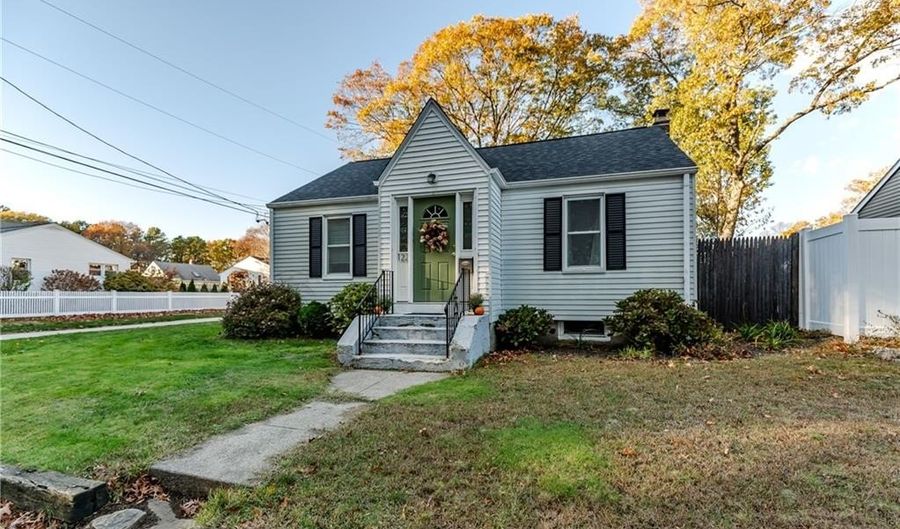 122 New Rd, East Providence, RI 02916 - 2 Beds, 1 Bath