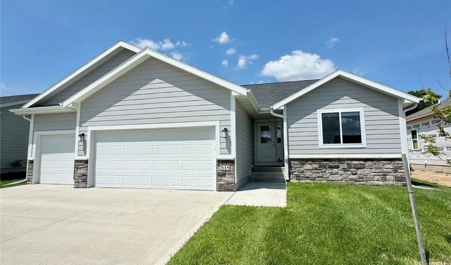 519 Meadows Ct, Polk City, IA 50226 - 4 Beds, 3 Bath