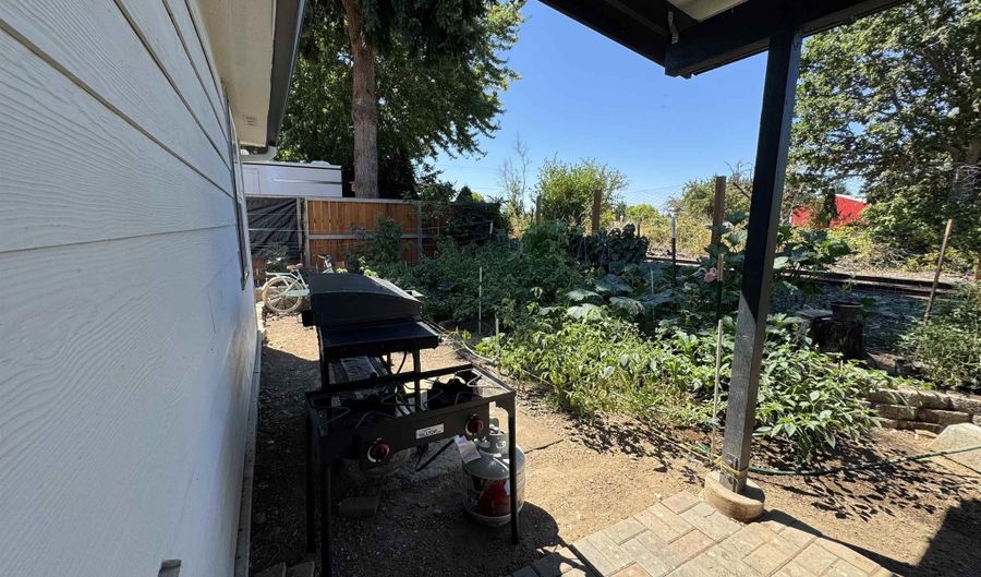 20530 S, Amity, OR 97101 - 3 Beds, 3 Bath