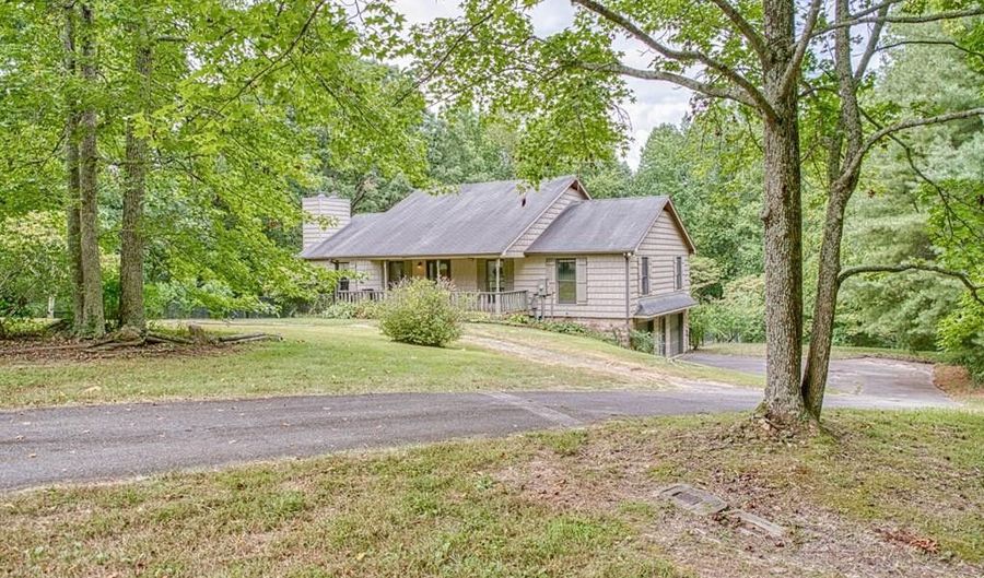 2139 Austin Bottom Rd, Baxter, TN 38506 - 3 Beds, 3 Bath