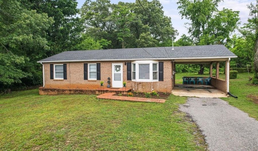 702 11th St, Altavista, VA 24517 - 3 Beds, 2 Bath