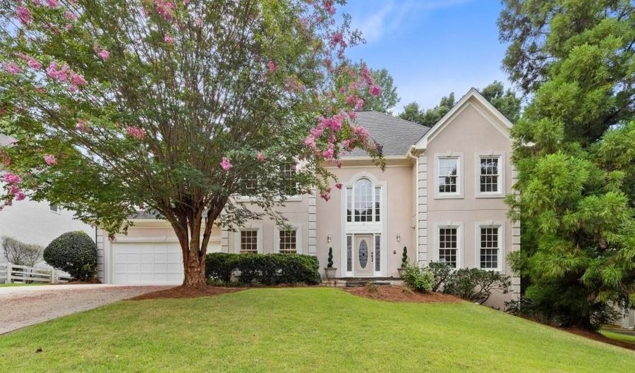 3835 Spalding Blf, Peachtree Corners, GA 30092 - 5 Beds, 4 Bath