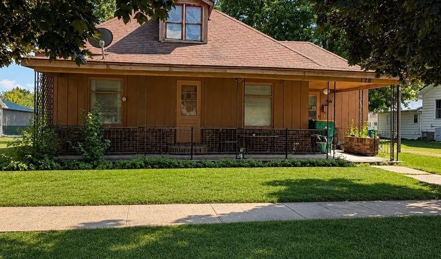 128 E Main St, Agency, IA 52530 - 3 Beds, 1 Bath