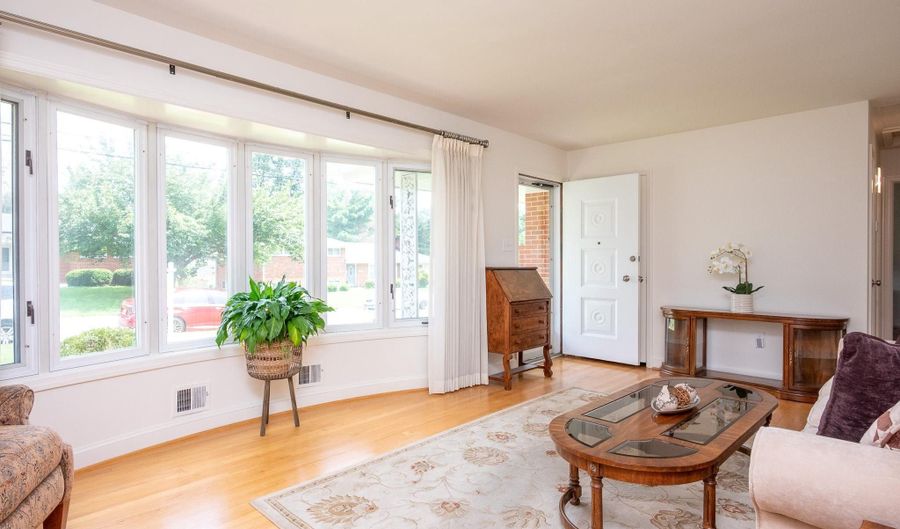 4305 ELMWOOD Rd, Beltsville, MD 20705 - 5 Beds, 3 Bath