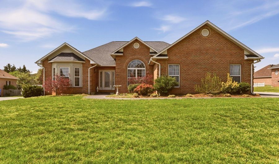 1731 Hollister Dr, Alcoa, TN 37701 - 3 Beds, 2 Bath