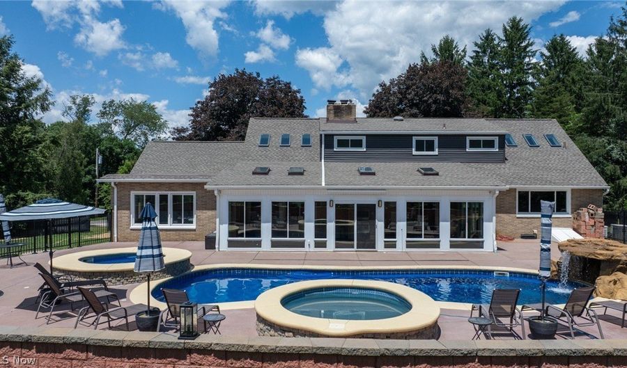 525 N Hametown Rd, Akron, OH 44333 - 4 Beds, 5 Bath
