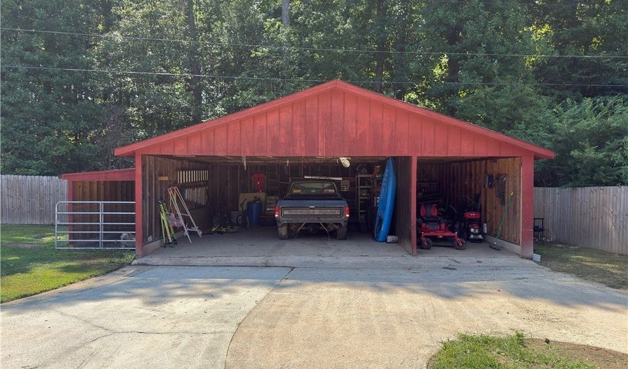 213 Briarwood Dr, Belton, SC 29627 - 4 Beds, 2 Bath