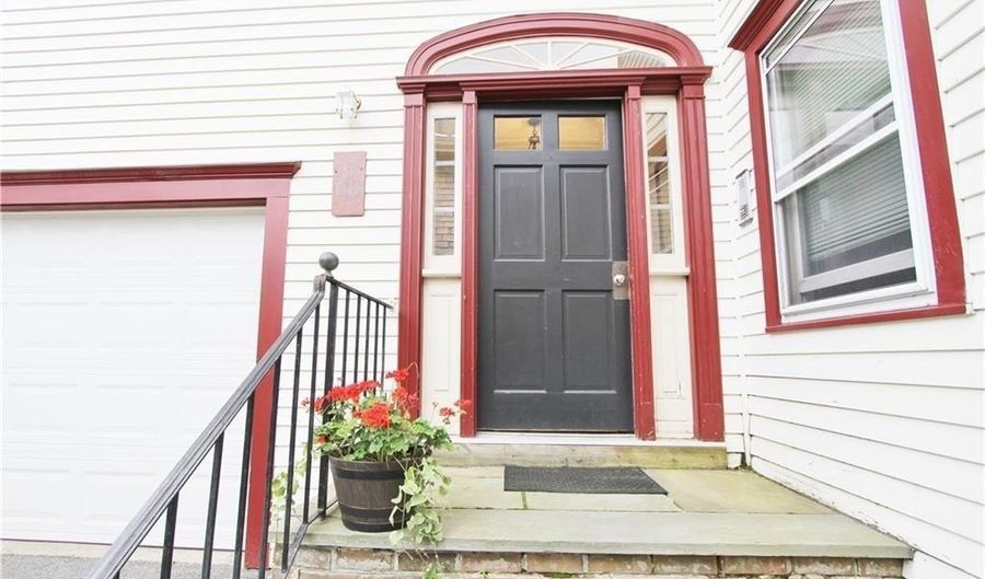 31 Franklin St 2, Newport, RI 02840 - 2 Beds, 1 Bath