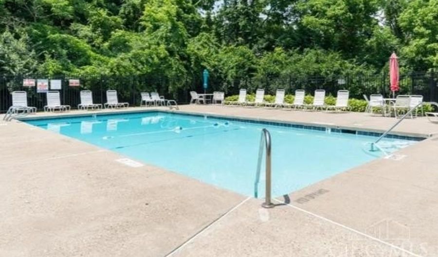 2256 Clough Ridge Dr, Anderson Twp., OH 45230 - 3 Beds, 3 Bath