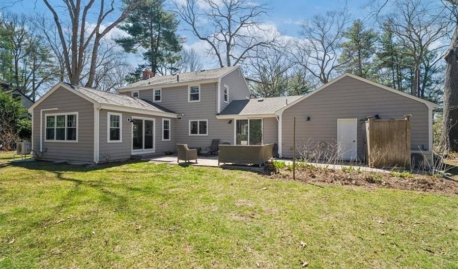 11 Knapton St St, Barrington, RI 02806 - 3 Beds, 3 Bath
