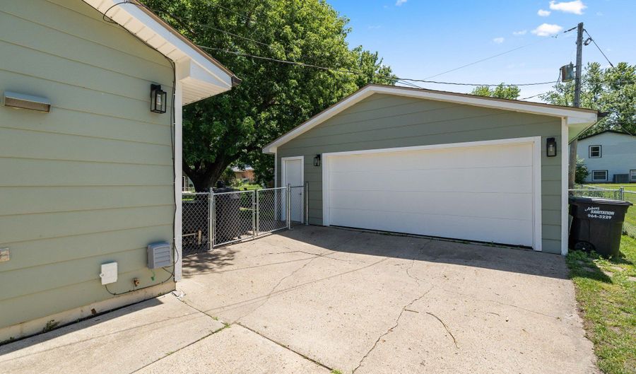 413 NE 7th St, Ankeny, IA 50021 - 3 Beds, 2 Bath