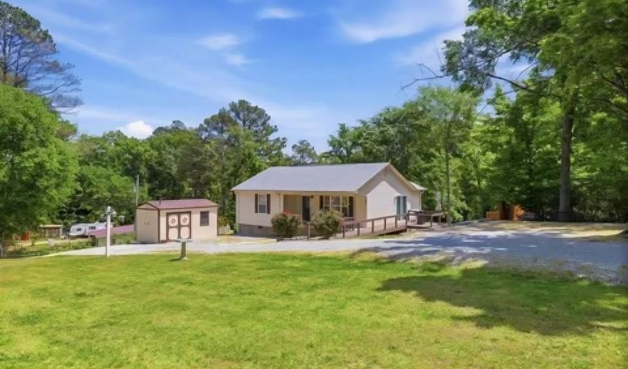 432 2nd St, Big Sandy, TN 38221 - 2 Beds, 1 Bath