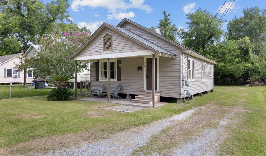 404 Loraine St, Abbeville, LA 70510 - 2 Beds, 1 Bath
