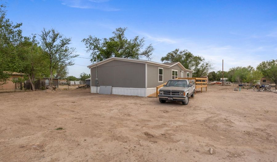 16 Serafin Rd, Belen, NM 87002 - 3 Beds, 2 Bath