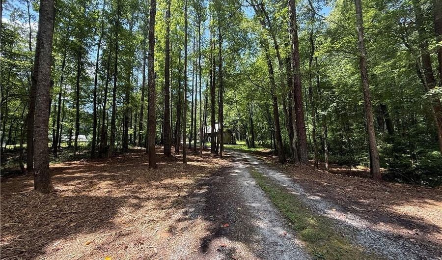 301 BENSON Rd, Dallas, GA 30132 - 3 Beds, 3 Bath