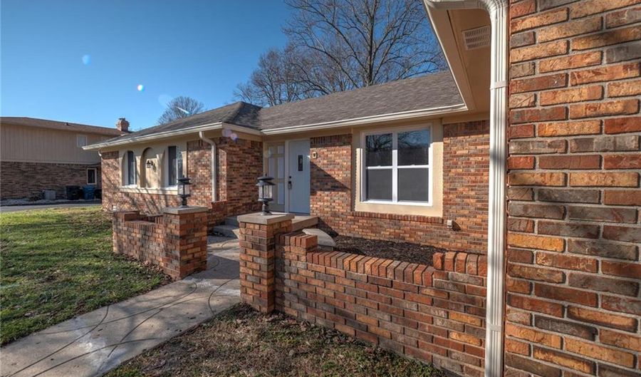 6540 Yellowstone Pkwy, Indianapolis, IN 46217 - 3 Beds, 2 Bath